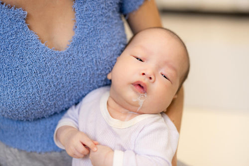 apakah gumoh tanda bayi kenyang