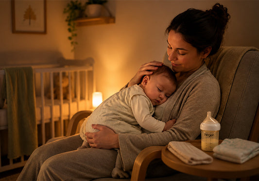 Dream feeding adalah memberi minum bayi yang masih setengah tidur di kamar redup