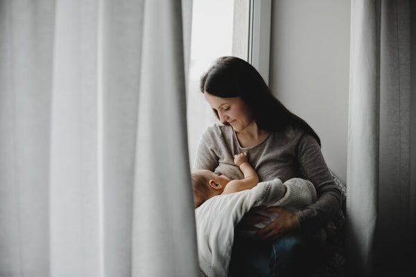 Ini Posisi Menyusui Bayi Baru Lahir yang Harus Bunda Tahu