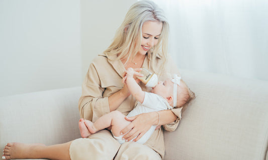 Guide to Helping Your Baby Drink Breast Milk from a Bottle: The Secret to a Smooth, Stress-Free Transition
