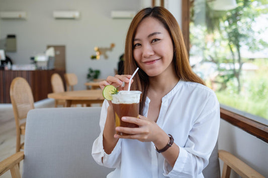 Can Breastfeeding Mothers Drink Soda? Risks and Important Facts to Know