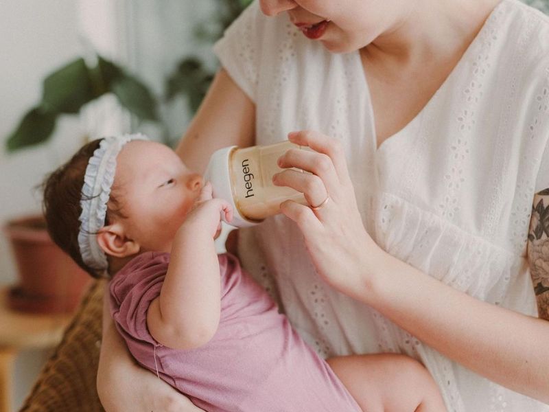 Wide Neck Baby Bottle: Discover the Benefits and Advantages for Breastfeeding Mothers