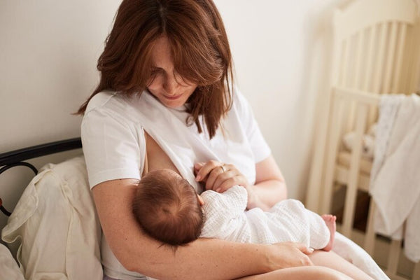 Breast Feeding: Manfaat, Tantangan, dan Cara Mengatasinya