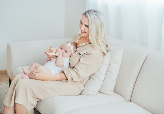 A Guide to Proper Bottle-Feeding Positions for Babies to Ensure Comfort and Prevent Colic