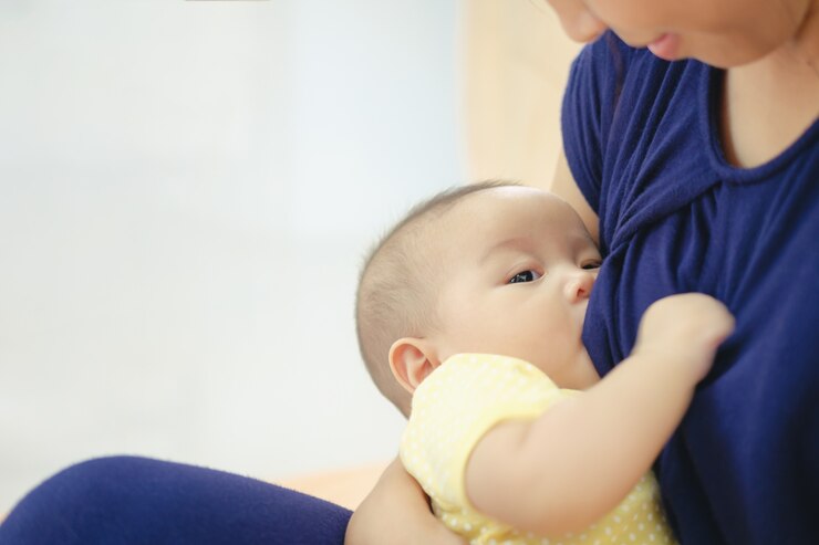 Pasti Bisa! Ini 5 Tips Menyusui Bayi Baru Lahir yang Tepat