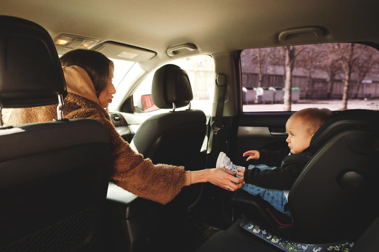 Bringing a Baby on a Long Car Journey? Here’s a Practical Guide to Storing and Serving Breast Milk