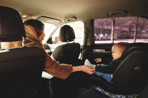 Bringing a Baby on a Long Car Journey? Here’s a Practical Guide to Storing and Serving Breast Milk